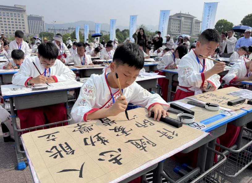 Chinese Calligraphy: The Eastern Art of Brush Writing