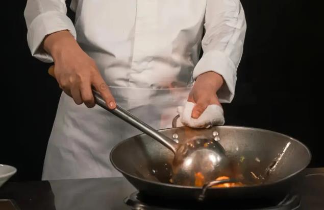 Essential Chinese Cooking Ingredients and Tools for Beginners