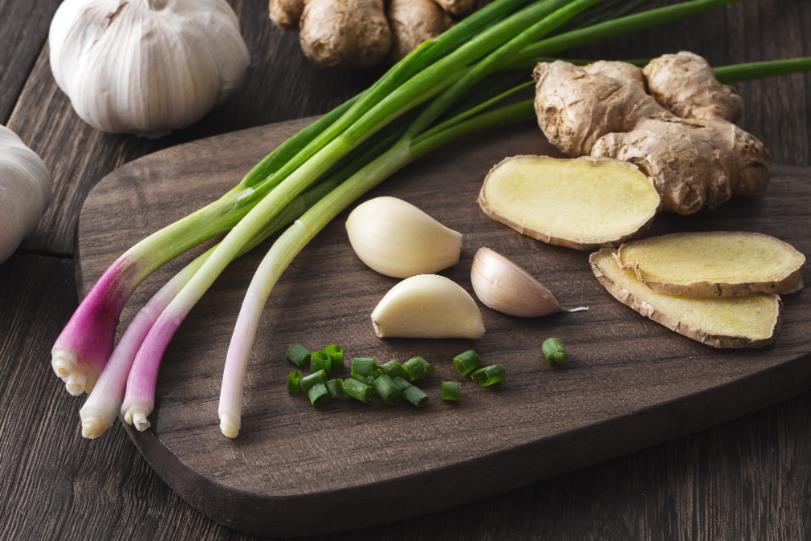 Essential Chinese Cooking Ingredients and Tools for Beginners