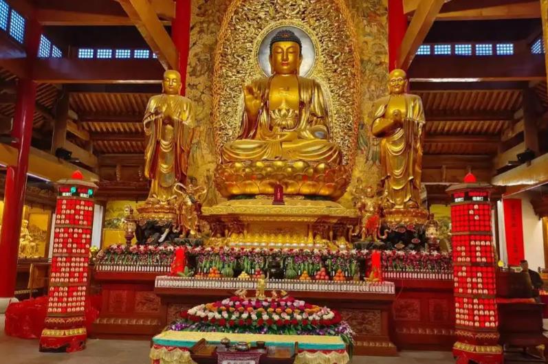 What Is Chinese Buddhism? Core Teachings and Practice
